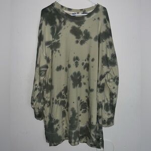 Women’s old navy green tye dye sweatshirt.
